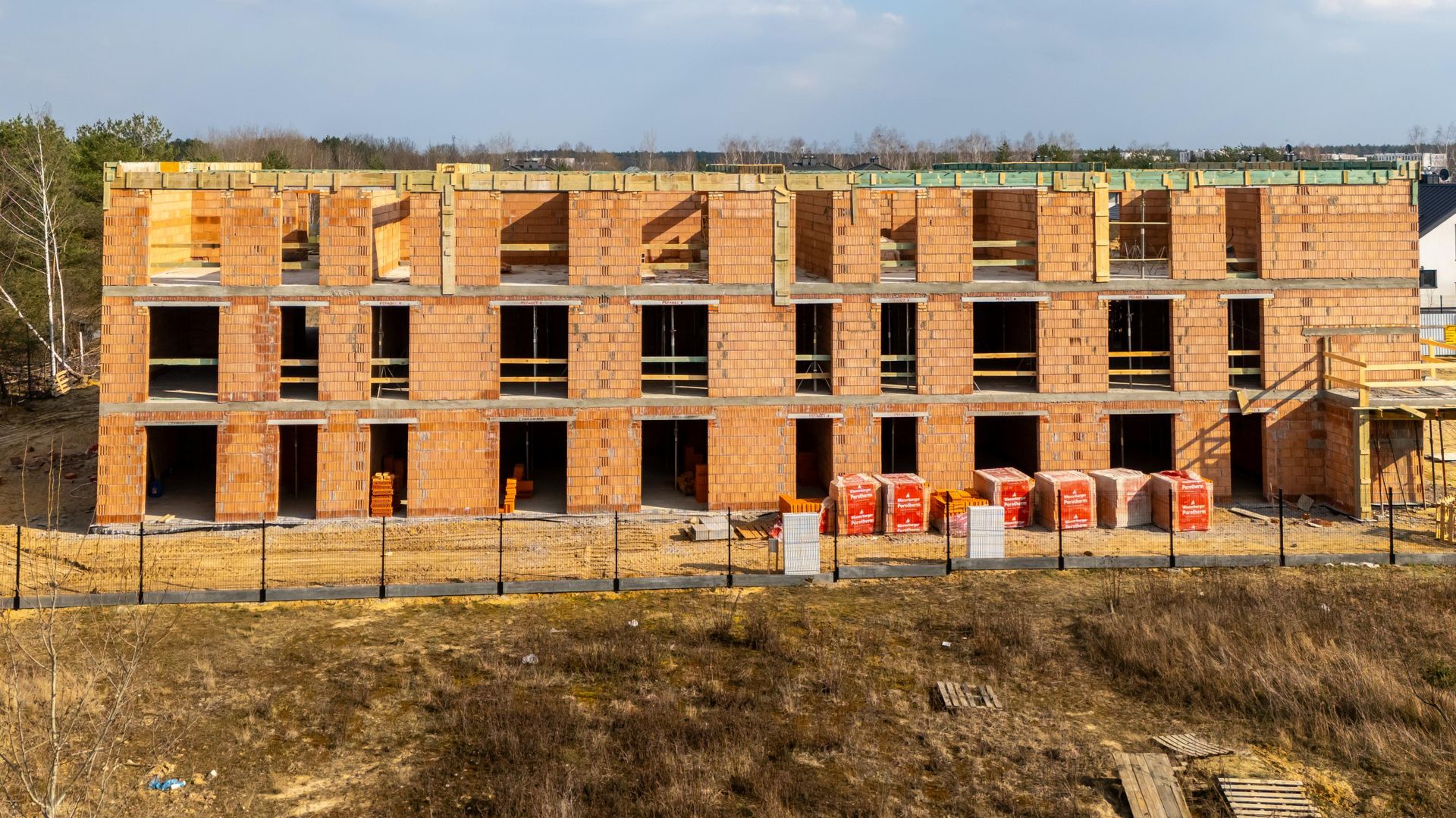 Kontrowersyjna budowa domu jednorodzinnego w Wieliszewie