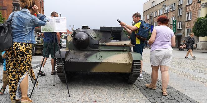 Białystok. IX Podlaski Piknik Militarny “Misja WSCHÓD”. Prezentacja na Rynku Kościuszki
