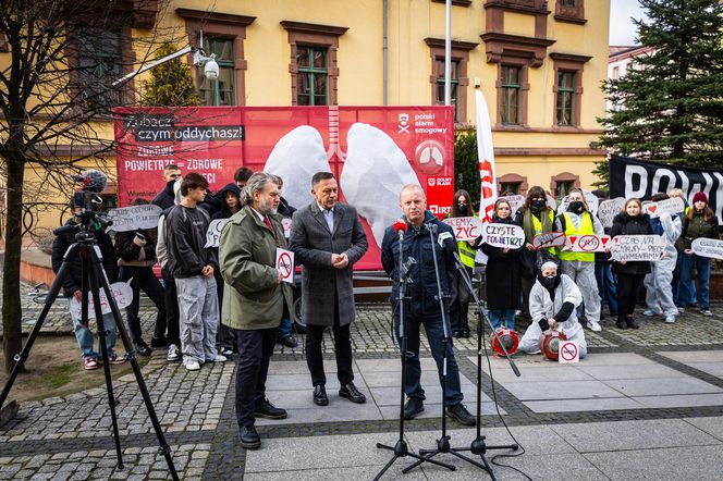 Smogowe płuca trafiły do Nowej Rudy. Zobacz zdjęcia instalacji!