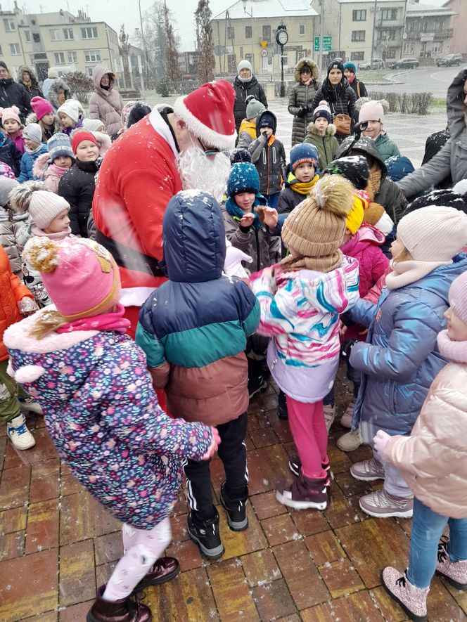 Na rynku w Mordach stanęła choinka