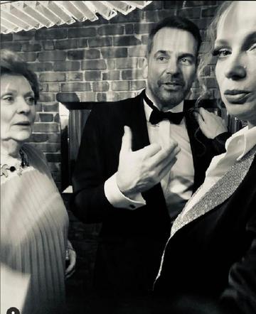Przyjaciółki 21 odc. 243 na planie. Patrycja (Joanna Liszowska), Wiktor (Paweł Deląg), Ela (Elżbieta Jarosik)