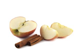Domowej roboty kompot z jabłkami i pistacjami [PRZEPIS]