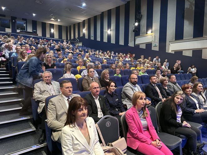 W tym roku na Scenie Teatralnej Miasta Siedlce zaprezentowali się uczestnicy z 19 przedszkoli oraz 27 szkół podstawowych z Siedlec i powiatu siedleckiego.