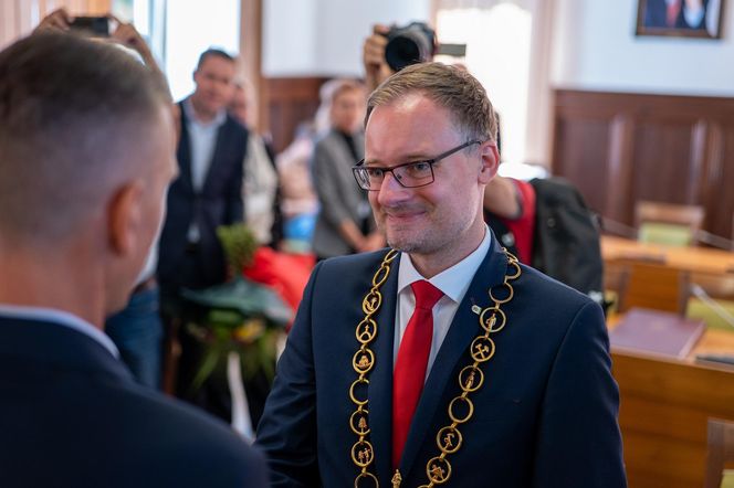 Zaprzysiężenie nowego prezydenta Zabrza. Kamil Żbikowski złożył ślubowanie i zwrócił się do mieszkańców