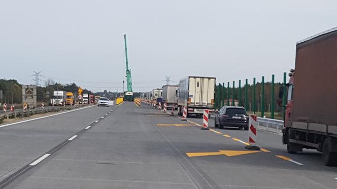 Na autostradzie A1 oddano do użytku kierowców kolejne kilometry drogi. Praca wre. Zobaczcie [ZDJĘCIA, WIDEO]