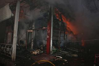 Charków: Gigantyczny pożar bazaru. Strażacy walczą z ogniem drugi dzień [ZDJĘCIA]