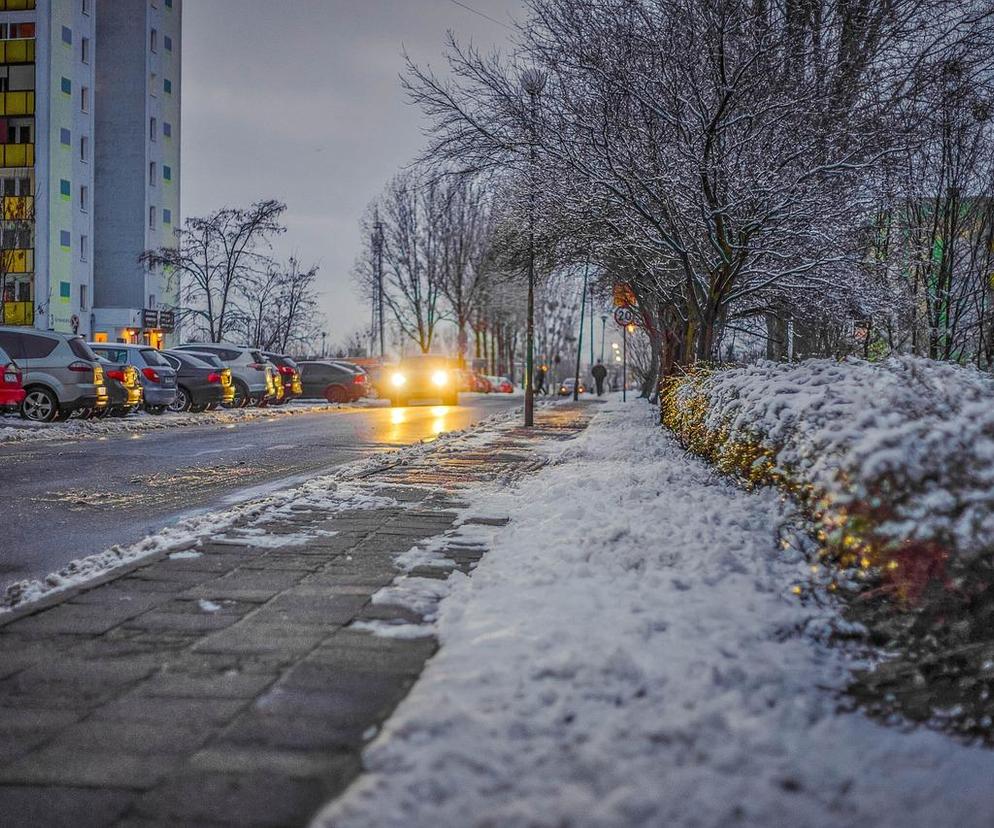 Nawet 80 000 zł kary za nieodśnieżony chodnik. O czym trzeba pamiętać?