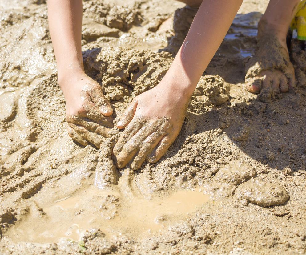 Zabawy plażowe, które pozwolą na długo zająć dzieci, a tobie odpocząć na leżaczku 