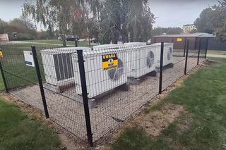 Powietrzne pompy ciepła w bloku w Urszulinie