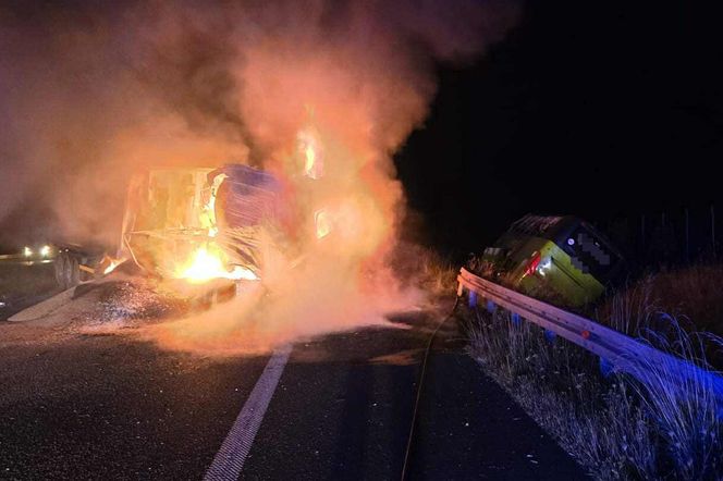 Dramat na S7. Autobus zderzył się z samochodem ciężarowym. Dziecko wśród poszkodowanych