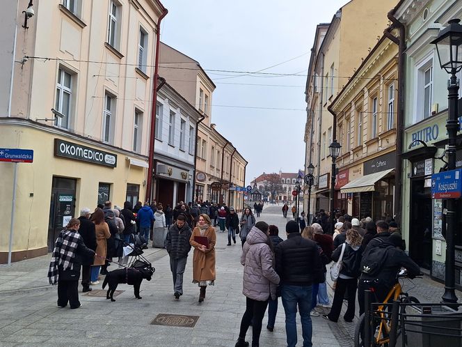 Rzeszowianie tłumnie ruszyli po pączki w Tłusty Czwartek 