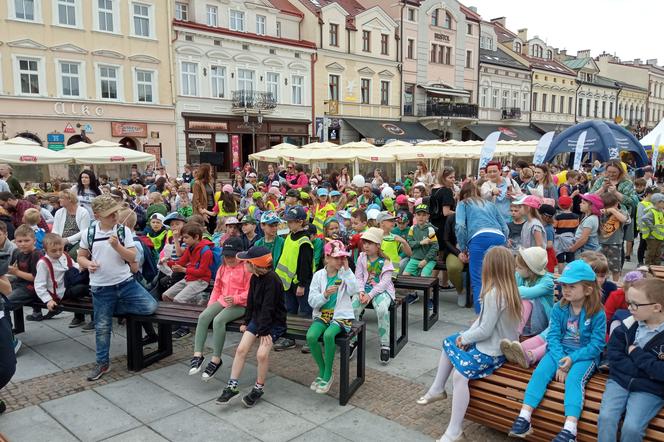 Dzień Dziecka na rzeszowskim Rynku z wielką pompą. Rycerze, zewnętrzny fortepian i pełno balonów!