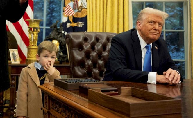 Elon Musk przychodzi z dzieckiem do pracy! Mina Trumpa jest bezcenna