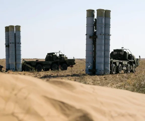Iran prezentuje nową siłę. Testy systemu S-400 Triumf 