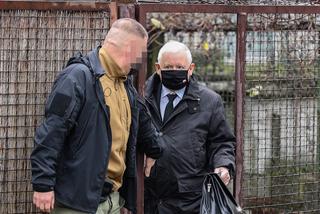 Naczelnik założył maskę