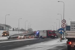 Wypadek pod tunelem przy Auchan na ul. Produkcyjnej