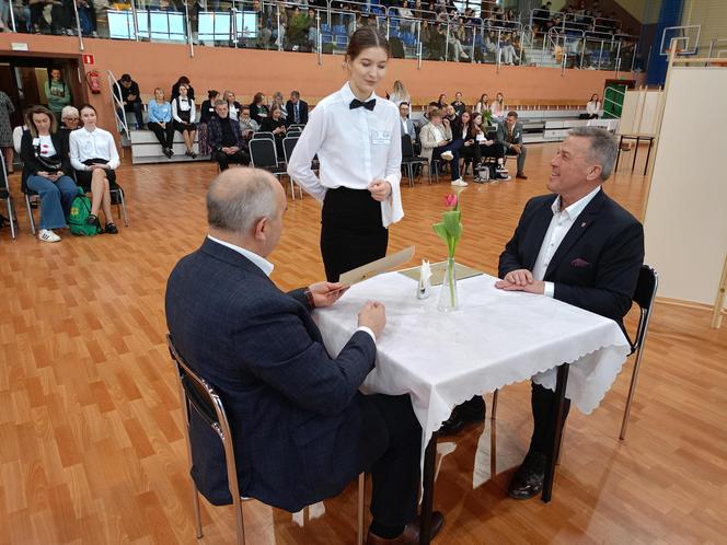 W tegorocznych Mistrzostwach Młodych Kelnerów wzięło udział 16 uczestników z całej Polski