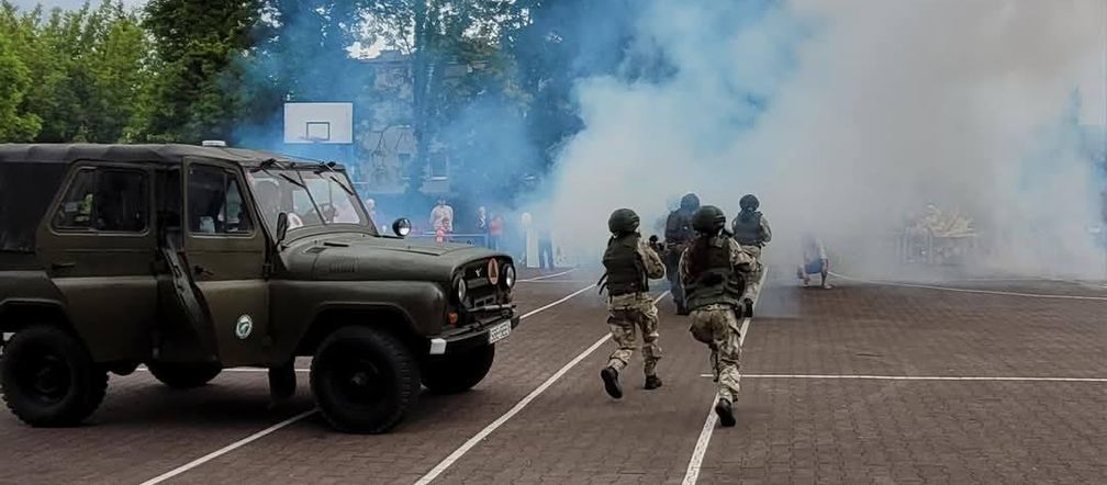 Przedstawienie grupy rekonstrukcyjnej podczas pikniku w Sosnowcu