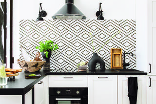 Czarno-białe wnętrze w stylu tribal boho