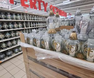 Auchan w Poznaniu: ceny zniczy przed Wszystkimi Świętymi 