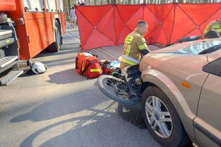 12-letni Sambor zobaczył kolegów po drugiej stronie ulicy, skręcił rowerem wprost pod auto