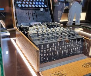 Nowy egzemplarz Enigmy w poznańskim Centrum Szyfrów Enigma