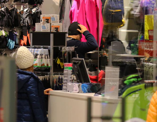 KACZYŃSKA WZIĘŁA CÓRKĘ DO KOŚCIOŁA, DUBIENIECKI DO CENTRUM HANDLOWEGO.