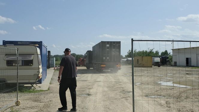 Tajemniczy kontener z bronią i amunicją na Podkarpaciu. W Laszkach pracują służby