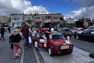 Skarżysko-Kamienna zakochane w rajdach! Druga edycja SKAR OES przyciągnęła tłumy i rozgrzała miasto mimo mrozu