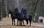 Policja na meczu w Jarosławiu. Kibice wbiegli na murawę 