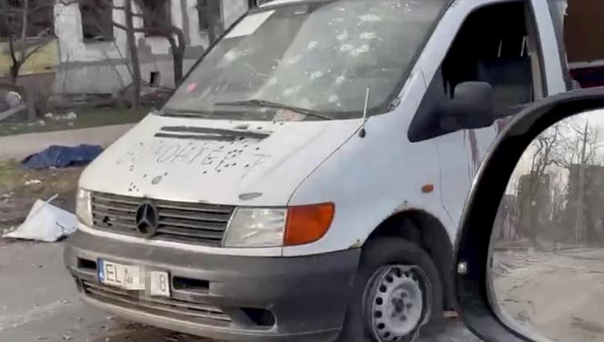 Mercedes z rejestracją z Łódzkiego dojechał do Mariupola. Auto ostrzelane