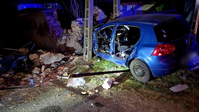 Śmiertelny wypadek w Stoszowicach. 34-latek zginął, pasażer trafił do szpitala!