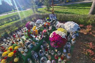 Rzeszów. Ogrom zniczy na mogile Tadeusza Ferenca [GALERIA]
