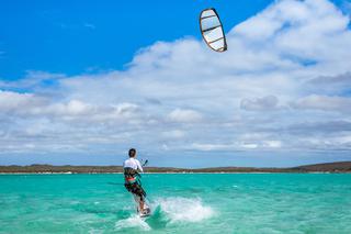Kitesurfing – na czym polega? Jak wygląda nauka kitesurfingu?