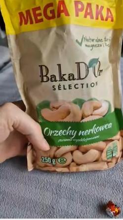 Otworzył paczkę z nerkowcami z Biedronki i złapał się za głowę. Jak to się tam znalazło?!