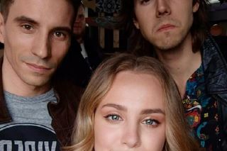 Barwy szczęścia. Oliwka (Wiktoria Gąsiewska), Tomasz (Jakub Sokołowski), Wiktor (Grzegorz Kestranek)