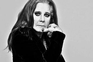 Na co chorował Ozzy Osbourne? To przez to muzyk zmuszony był zrezygnować z koncertowania. Na co zmarł Książę Ciemności?