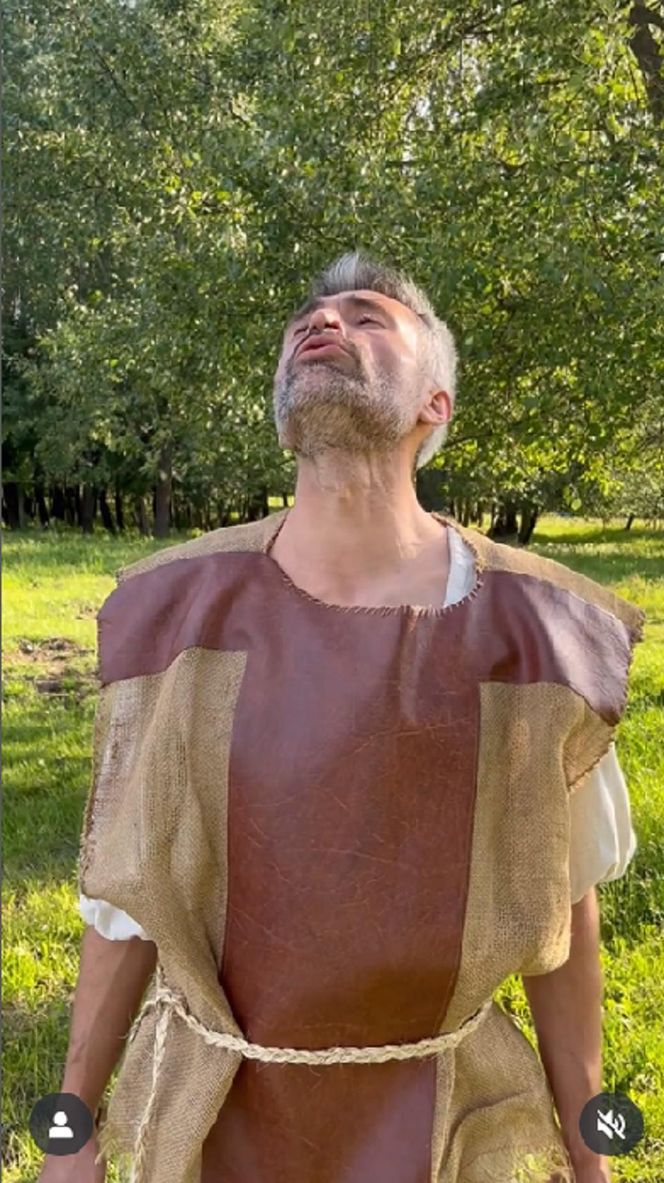 Na sygnale na planie. Benio (Hubert Jarczak)