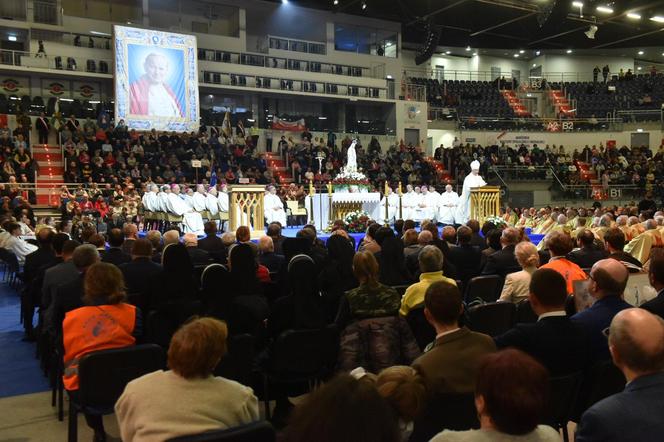 Urodziny Radia Maryja. Tak ojciec Rydzyk i jego zwolennicy świętowali w Toruniu