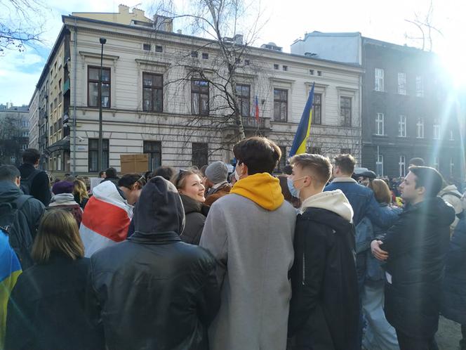 Protesty przed kosulatem rosyjskim w Krakowie