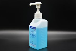 5,3 miliona - tyle płynów do dezynfekcji rąk uzyskano z rezerw strategicznych
