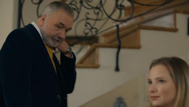 Barwy szczęścia, odcinek 3173. Andrzej (Leon Charewicz), Sofia (Valeri Gouliaeva)