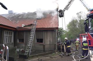 Ogień na plebanii pojawił się w czasie mszy. Żywioł strawił majątek parafian 