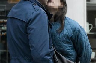 Hubert Urbanski całuje ukochaną