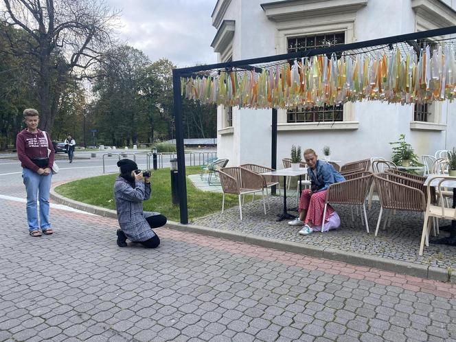 Edyta Jungowska i Aga Zaryan na sesji z psiakami z gliwickiego schroniska