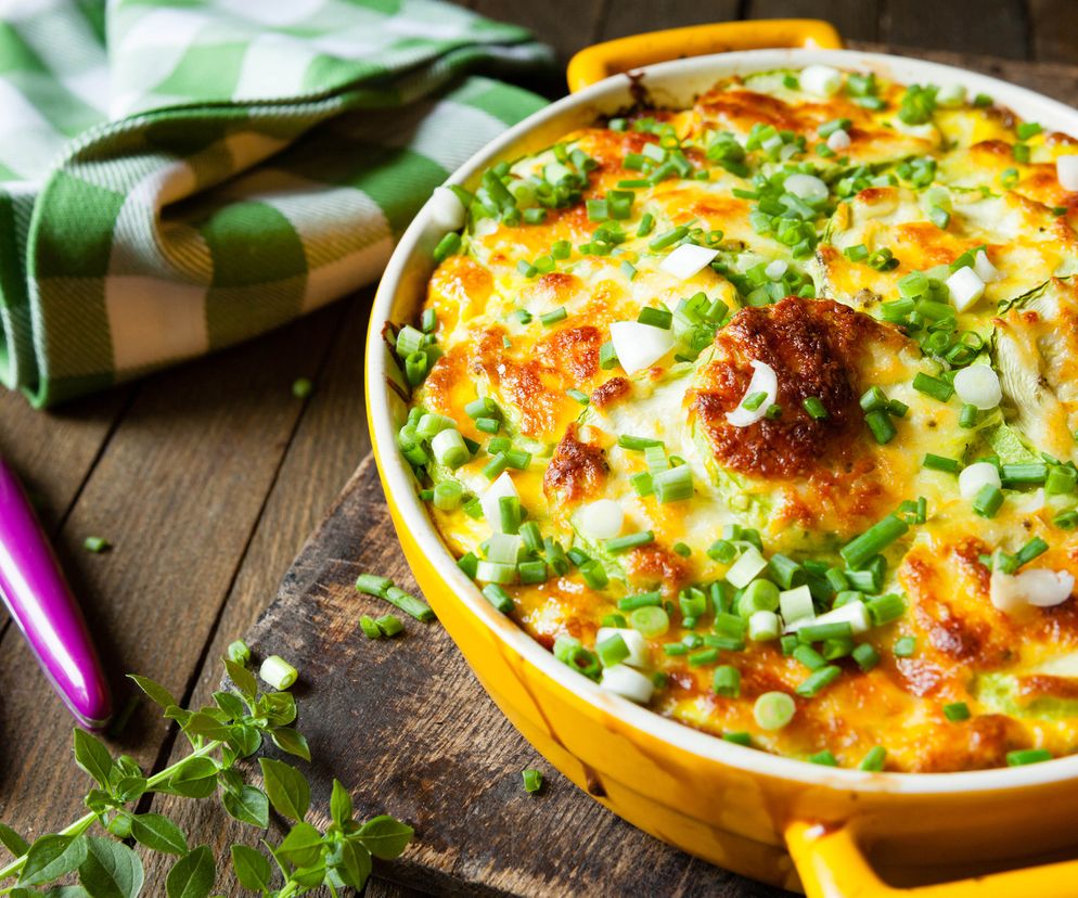 Cukinia (kabaczek) zapiekana ze śmietaną i jajkami