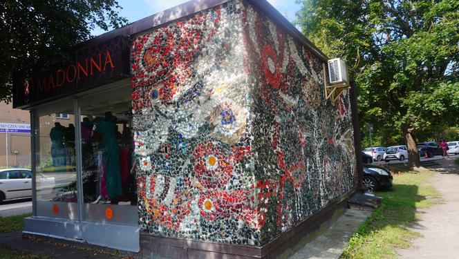 Niezwykła ściana w centrum Olsztyna. Przez kilkanaście lat była ukryta pod graffiti [ZDJĘCIA]