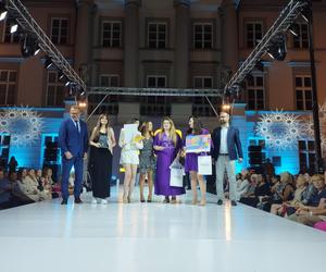 RADOM FASHION SHOW