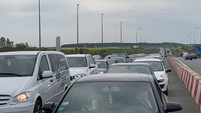 Autostrada A1 korek przed bramkami. Majówka 2019 