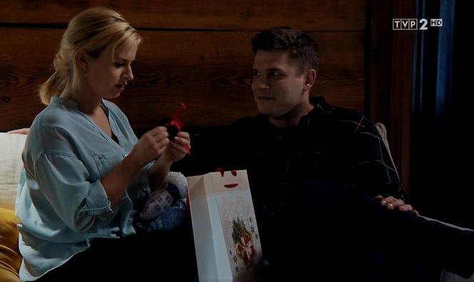 M jak miłość, odc. 1503. Sonia (Barbara Wypych), Janek (Tomas Kollarik)